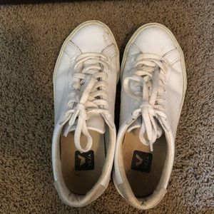 second hand veja trainers
